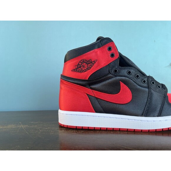 Nike Air Jordan 1 Retro High OG "Satin Bred" Women's Size 12 (10.5M) FD4810-061 - Picture 4 of 10